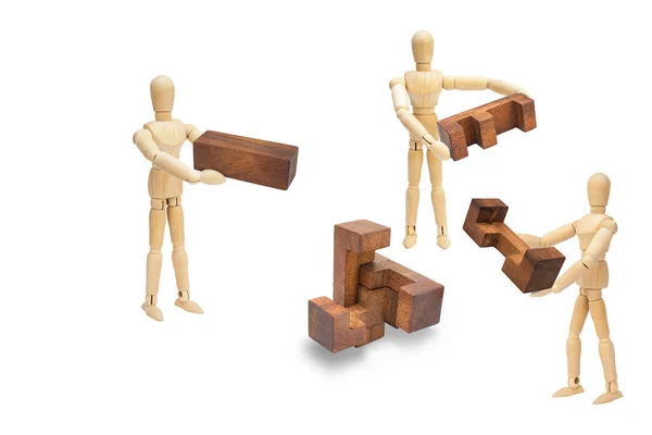 Praca Zespołowa Rozwiązywanie Koncepcji Drewniana Figurka Manekina Gospodarstwa Rozwiązywania Drewnianych — Zdjęcie stockowe