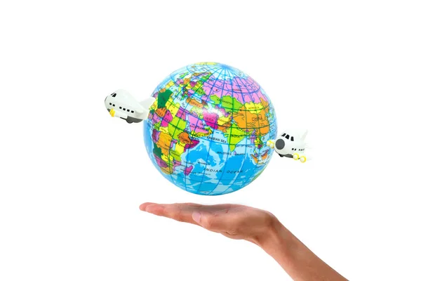 World Traveling Vacation Concept Mão Segurando Avião Voando Redor Globo — Fotografia de Stock