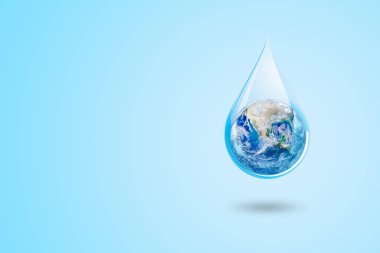 Ekoloji ve Kirlilik Kavramı : Mavi gezegen dünya küresi mavi arka plan ile su damla. (Nasa tarafından döşenmiş bu görüntünün elemanları.)