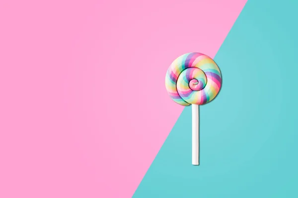 Färgglada Söta Snurra Lollipop Halv Rosa Och Blå Färg Bakgrund — Stockfoto