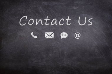 Çağrı Merkezi ve ABD Konsepti: Temas simgesi beyaz tebeşir karalaması.