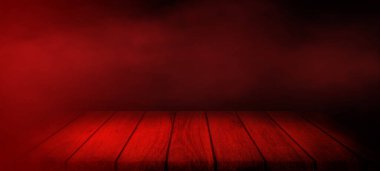 Koyu arkaplanda duman ve kırmızı efektli tahta tablonun boş alanı.
