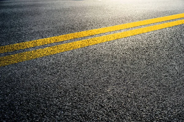 Doppelte Gelbe Linien Auf Asphalt Straße Fahrbahnoberfläche Textur Hintergrund — Stockfoto