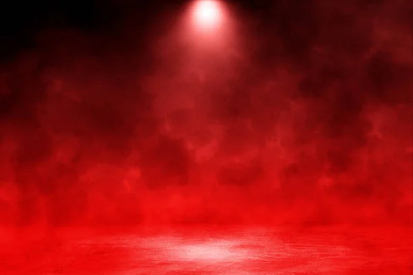 室内装修时 工作室黑暗空间空旷 白雾与水泥地面坡度背景下的红灯光效果 — 图库照片