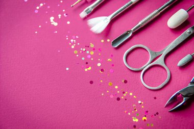 Glitter ile manikür, pedikür ve tırnak tasarımı için araçlar seti