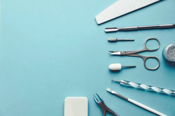 Juego Herramientas Para Diseño Manicura Pedicura Uñas Sobre Fondo Azul — Foto de Stock