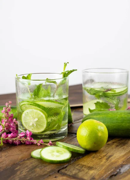 detox water with lemon and cucumber