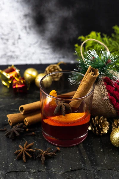 Vino Brulè Caldo Natale Con Cardamomo Alla Cannella Anice — Foto Stock