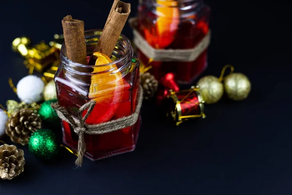 Vino Tinto Caliente Con Especias Bebida Caliente Tradicional Navidad — Foto de Stock
