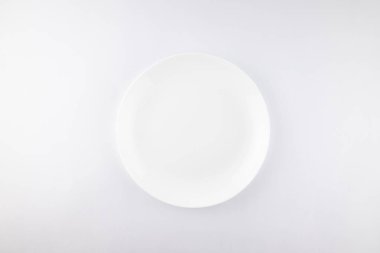 Boş beyaz gıda plaka üstten görünüm