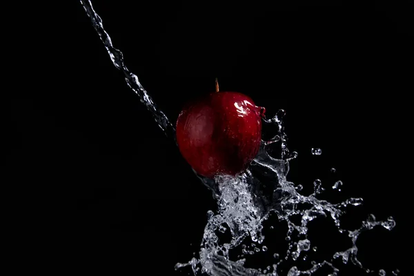Красный Яблочный Брызг Черном Фоне — стоковое фото