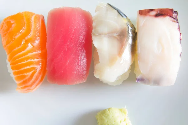 Sushi Colocado Placa Branca Comida Janpan — Fotografia de Stock