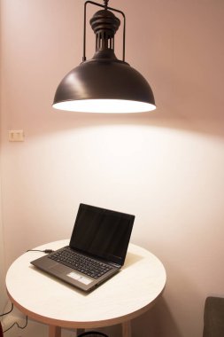 lamba ve tablo laboratuar top ile oturma odası