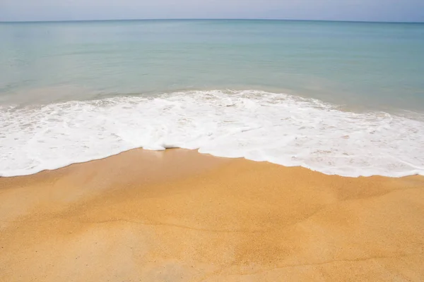 Onda Sulla Spiaggia Sabbia — Foto Stock