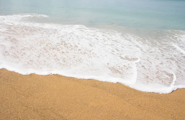 Onda Sulla Spiaggia Sabbia — Foto Stock