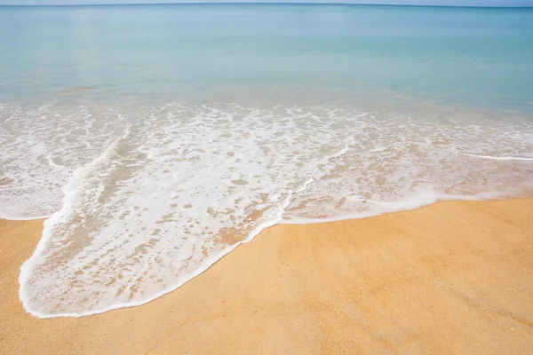 Onda Sulla Spiaggia Sabbia — Foto Stock