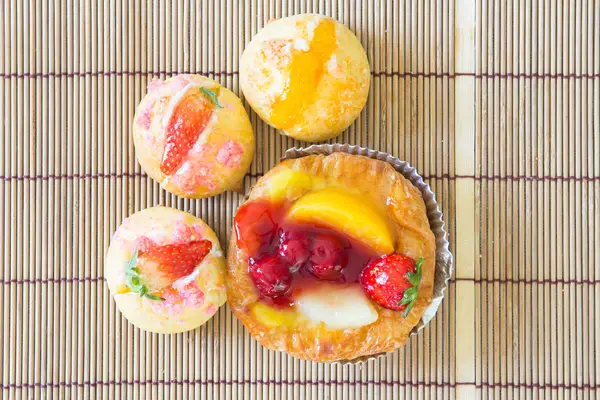 Primer Plano Danés Con Crema Choux Panadería — Foto de Stock