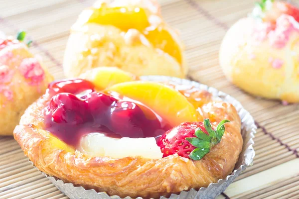 Primer Plano Danés Con Crema Choux Panadería — Foto de Stock