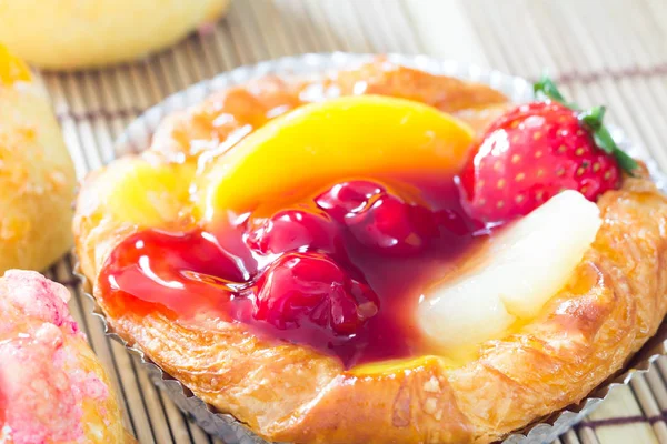 Primer Plano Danés Con Crema Choux Panadería — Foto de Stock