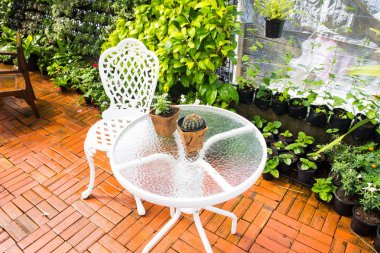 masa ve sandalye Bahçe