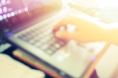 Evde laptop ile çalışma 