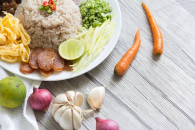  Sosisli kızarmış pilav, Tayland yemeği