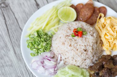  Sosisli kızarmış pilav, Tayland yemeği
