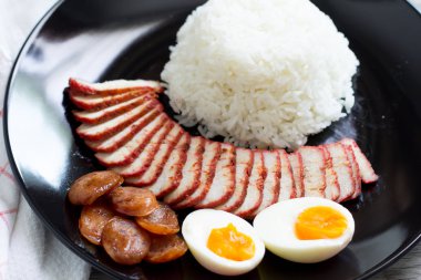 Pirinç ile kırmızı domuz eti