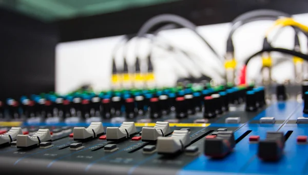 Audio geluid mixer regeling, electornic apparaat — Stockfoto