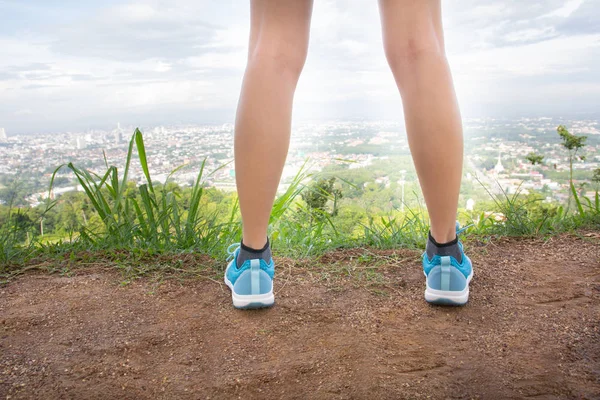 Women stand on the viewpoint — Stock Photo, Image