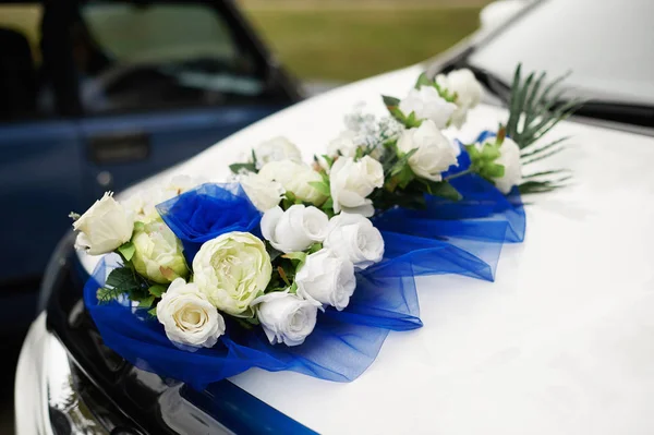 Букет цветов свадебного автомобиля декор. цветы свадебные — стоковое фото