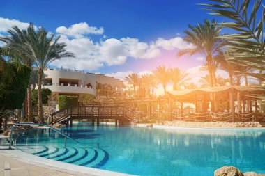 Sharm El Sheikh, Mısır - 9 Şubat 2019: Beş yıldızlı The Grand Hotel avuç içi ve yaz aylarında Yüzme Havuzu
