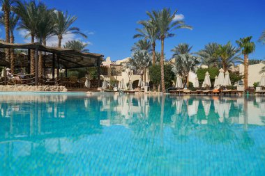 Sharm El Sheikh, Mısır - 9 Şubat 2019: Beş yıldızlı The Grand Hotel avuç içi ve yaz aylarında Yüzme Havuzu