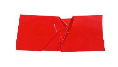 Kırışan kırmızı yapıştırıcı bant, şeffaf bir arkaplan karşısında çarpıcı bir yalıtılmış desen oluşturur, derinlik ve görsel ilgi ekler