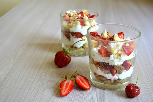 Trifle Sobremesa Com Queijo Cottage Morangos Café Manhã — Fotografia de Stock