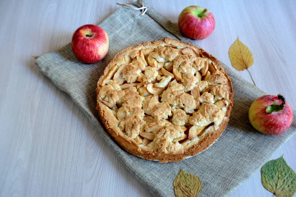 Hausgemachter Apfelkuchen Herbstliches Essen Und Dessert — Stockfoto