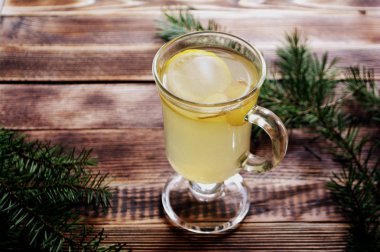 Zencefil ve limon ile çay. İçecek sıcak sonbahar ve kış