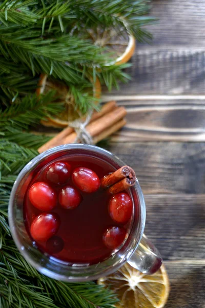 Christmas Mulled Wine Cranberries Glass Winter Warming Drink Spices Decorated — Stock Photo, Image