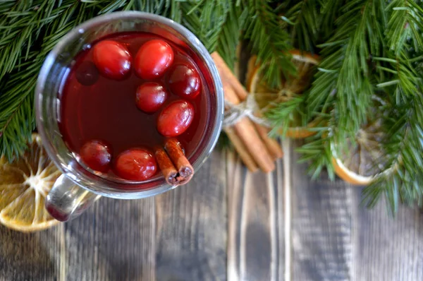 Christmas Mulled Wine Cranberries Glass Winter Warming Drink Spices Decorated — Stock Photo, Image