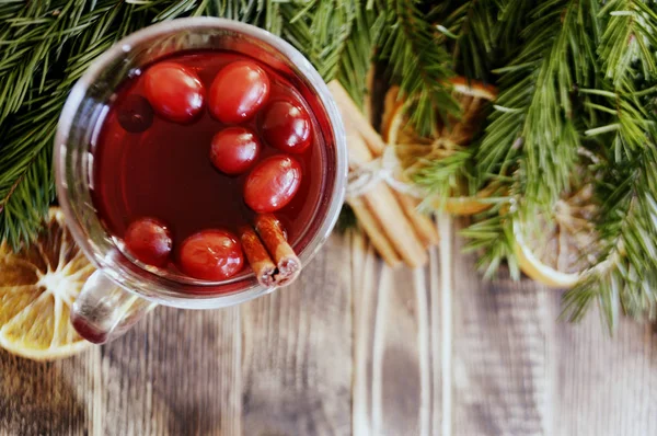 Christmas Mulled Wine Cranberries Glass Winter Warming Drink Spices Decorated — Stock Photo, Image