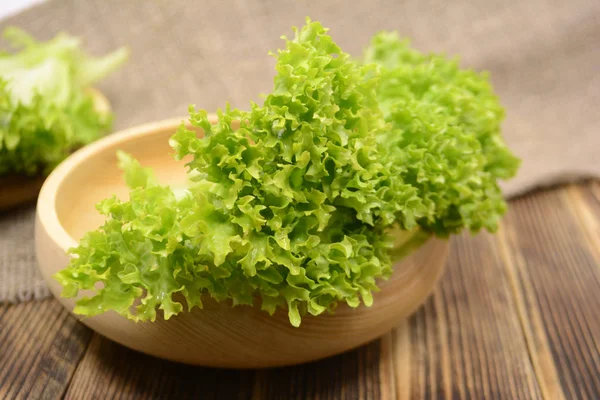 Feuilles Salade Laitue Verte Bio Fraîche Dans Bol Bois Concept — Photo