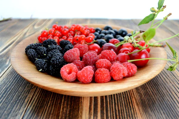 Different Delicious Fresh Summer Berries Cherry Currant Blackberry Wooden Plate — Stock Photo, Image
