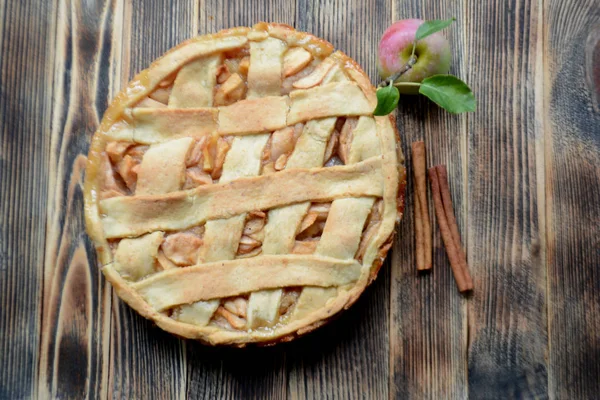Домашний Вкусный Яблочный Пирог Деревянном Фоне — стоковое фото