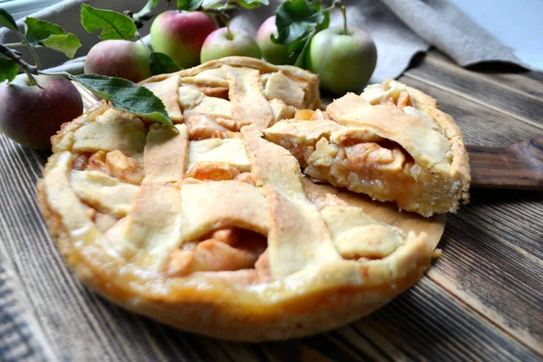 Hausgemachte Leckere Apfelkuchen Auf Hölzernem Hintergrund Herbst Backen — Stockfoto