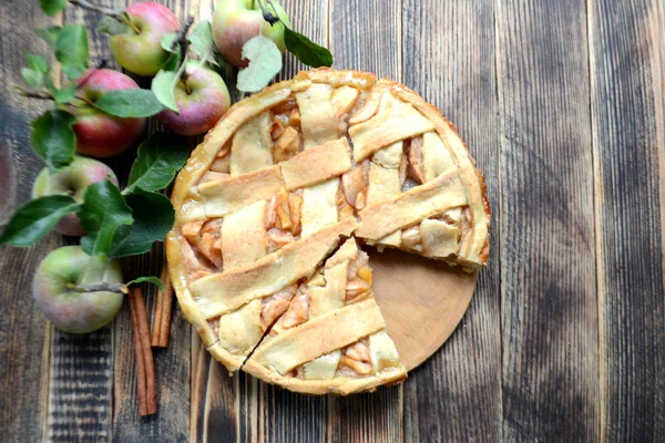 Hausgemachte Leckere Apfelkuchen Auf Hölzernem Hintergrund Herbst Backen — Stockfoto