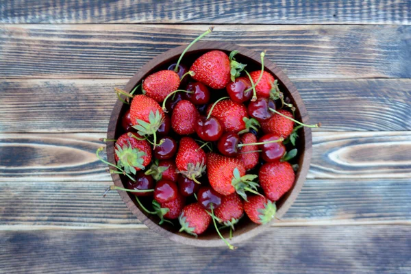 Strawberries Cherries Wooden Bowl Fresh Organic Summer Berries — Stock Photo, Image