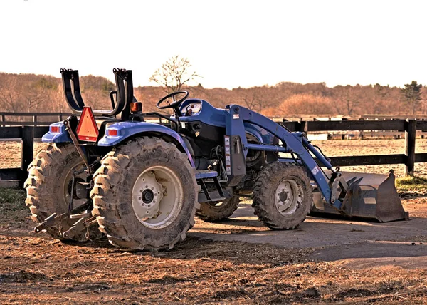 Blue Farm Tractor Ready Work Fields Background — Stock Photo, Image