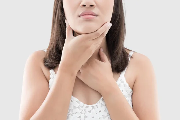 Primer Plano Mano Mujer Asiática Tocando Cuello Enfermo Dolor Garganta —  Fotos de Stock