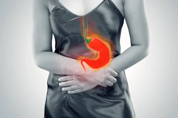 Žena trpící žaludečních šťáv nebo pálení žáhy — Stock fotografie