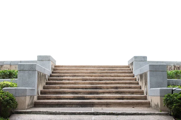 Yukarı doğru metal korkuluk dolgulu gri bir merdivenin önden görünüm